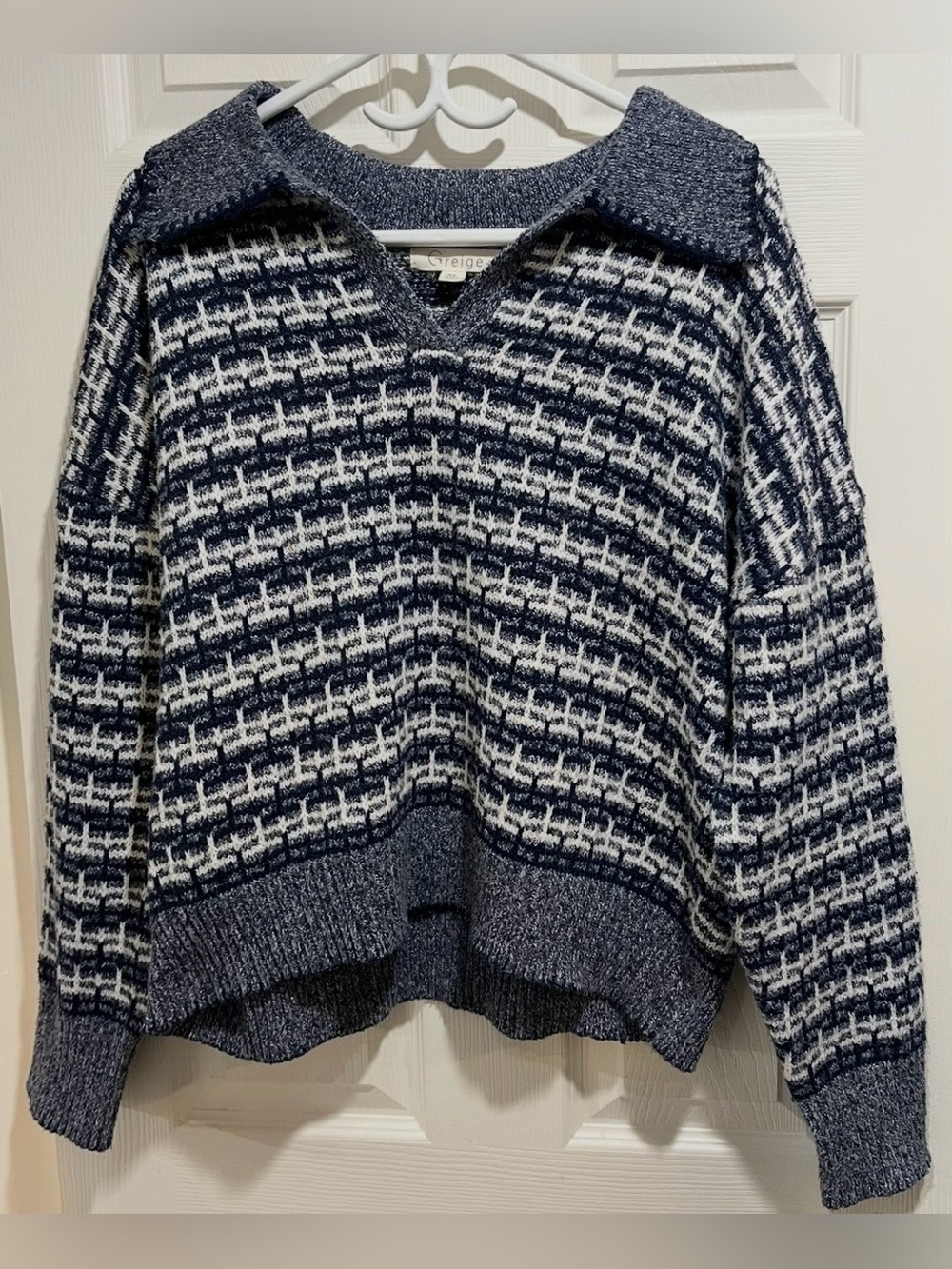 Navy & White Patterned Collared V-Neck Pullover Sweater | Greige | XL Women’s